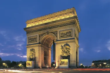 Blickwinkel eines Bogens, Arc De Triomphe, Paris, Frankreich