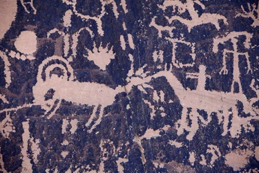 Newspaper Rock. Indianische Petroglyphen Nordamerikas der Navajo-Stämme und Utah. Zeitraum über etwa 2000 Jahre bis zum 14. Jahrhundert.