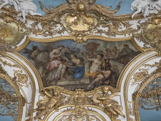 Nymphen bieten Blumen in Psyche an der Schwelle des Palastes der Liebe an. Gemälde von Charles Joseph Natoire (1700-1777)