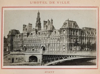 Pariser Kommune (1871): Blick auf das Hôtel de Ville in Paris vor dem Brand im Mai 1871. Fotografie von Pierre Pepetit.