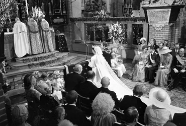 Königin Silvia und König Carl XVI. Gustaf während der Hochzeitszeremonie in der Storkyrkan in Stockholm