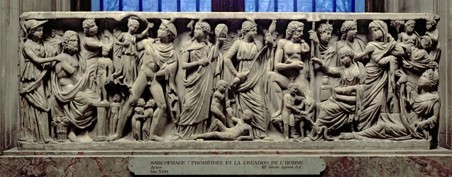 Sarkophag mit Reliefdarstellung von Prometheus und der Erschaffung des Menschen, Römisch, aus Arles, 3. Jahrhundert n. Chr.
