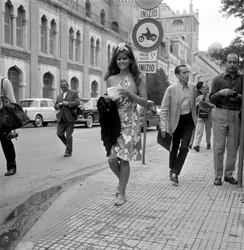 DIE SCHAUSPIELERIN CLAUDIA CARDINALE BEI DEN INTERNATIONALEN FILMFESTSPIELEN AM LIDO VON VENEDIG - 1965