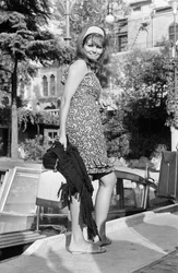 DIE SCHAUSPIELERIN CLAUDIA CARDINALE BEI DEN INTERNATIONALEN FILMFESTSPIELEN AM LIDO VON VENEDIG - 1965
