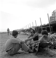 Die Schauspielerin Elsa Martinelli am Strand von Venedig Lido - 1964