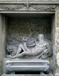 Das Nymphäum, Detail einer Statue eines Flussgottes in einer Nische, die ein Füllhorn hält, entworfen von Giacomo Vignola und Bartolomeo Ammannati, 1551-55