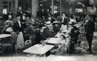 Thermal Tourismus: Blick auf ein Restaurant in Vichy und seine Kurgäste, Allier um 1905.
