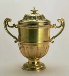 Zweihandbecher mit Deckel, von Jacob Margas (1687-ca. 1725), London