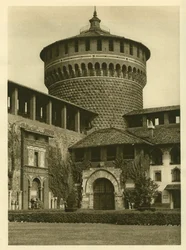 Ansicht des Innenhofs des Castello Sforzesco in Mailand