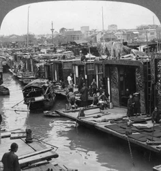Eine Straße mit Blumenbooten, Kanton, China, 1900