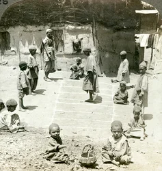 Kinder spielen Himmel und Hölle, Kaschmir, Indien