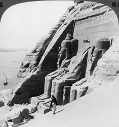 Blick auf den Fluss vor dem Tempel von Abu Simbel, Ägypten, 1905