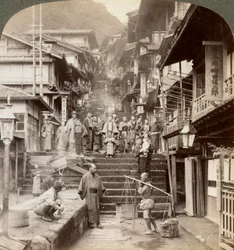 Hauptstraße auf der steilen Seite des Berges Haruna in einem berühmten Dorf mit heißen Quellen, Ikao, Japan, 1904
