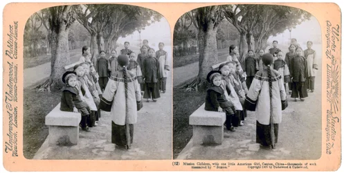 Missionskinder, mit einem kleinen amerikanischen Mädchen, Kanton, China, 1900