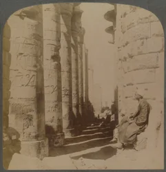 Die berühmte Kolonnade der großen Hypostylhalle im Tempel von Karnak, Theben, Ägypten, 1897