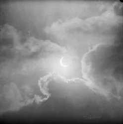 Astronomische Glasplattenaufnahme der Sonnenfinsternis (Glasnegativ)