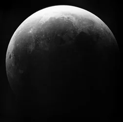 Astronomische Glasplattenaufnahme der Mondfinsternis (1910)