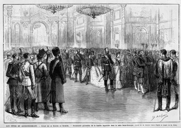 Krönungsfeierlichkeiten: großer Ball oder Kourka im Kreml. Polnischer Rundgang Kaiser Alexanders III. von Russland (1845-1894) und Kaiserin Dagmars von Dänemark (1847-1928) im St.-Georgs-Saal, 27. Mai