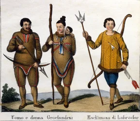 Kostüm. Links: Paar grönländischer Eskimos mit ihrem Kind. Rechts: Labrador-Eskimo. Lithographie Anfang des 19. Jahrhunderts