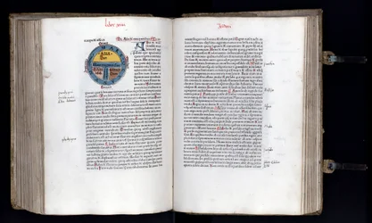 Doppelseite mit der schematischen Weltkarte im T-O-Modell, drei Kontinente sind dargestellt (Asien, Afrika und Europa). Manuskript „Ethymologies“ (Etymologiae) von Isidorus (Isidor von Sevilla) (560/570-636) 12. Jahrhundert. 1472