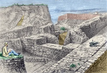 Heinrich Schliemann zeichnet die Mauern von Troja (Hissarlik) während der Ausgrabungen