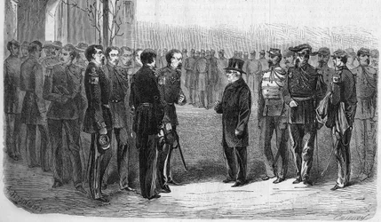 Januar 1873: Adolphe Thiers (1797-1877), französischer Politiker, Präsident der Republik, begleitet vom Kriegsminister und General Hartung besucht die École Polytechnique. Gravur von 1873.