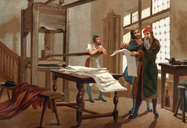 Johannes Gutenberg (1400-1468), deutscher Buchdrucker, beim Druck des ersten Blattes der Bibel. Nach „Hombres y Mujeres célebres“. Barcelona 1877.