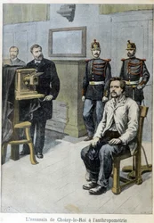 Der Mörder von Choisy-le-Roi bei der anthropometrischen Vermessung (und Herr Alphonse Bertillon) - in „Le Petit Journal“, Mai 1899