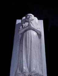 Liegende der Nonne Blanche de France. Skulptur des Grabes aus dem Jahr 1393