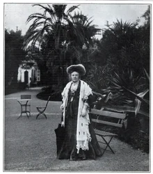 Porträt von Madame Juliette Adam (geb. Lambert) (1836-1936), französische Schriftstellerin, Polemikerin und Feministin in Nizza 1905