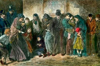 Armut in London vor der Tür eines Obdachlosenheims