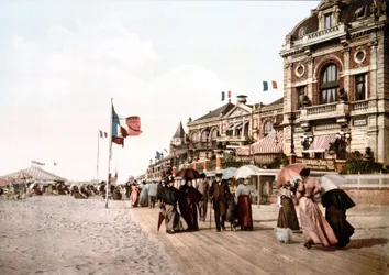 Promenade - Großer Salon - Trouville. Photochrom ca. 1890