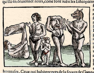 Darstellung der von Amerigo Vespucci (1451-1512) beschriebenen Monster: von links nach rechts: ein Manopod, ein Zyklop, ein Mann mit zwei Köpfen, ein Mann ohne Kopf und ein Mann mit einem Hundekopf oder Kynokephalus. Xylografie aus Sebastien Munsters „Univ