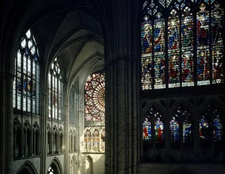 Buntglasfenster und Rosette der Kathedrale von Troyes