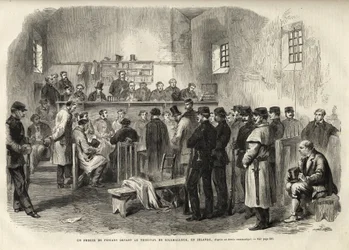 Die Fenian-Rebellion, Untersuchung von Mr. Cleary im Gerichtsgebäude von Kilmallock - 1867 - Ein Prozess gegen Fenians vor dem Gericht von Kilmallock in Irland - 1867 - Gravur aus „Das illustre Universum“ von 1867