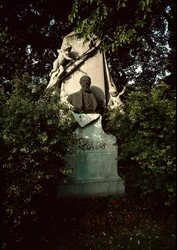 Ansicht des Grabes des österreichischen Komponisten und Dirigenten Franz von Suppé auf dem Zentralfriedhof in Wien