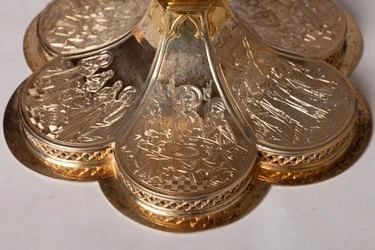 Kelch. Goldschmiedekunst, Schmuck