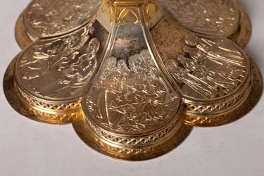 Kelch. Goldschmiedekunst, Schmuck