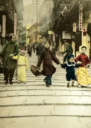 Kinder in der Pottinger Street in Hongkong im Jahr 1890. China