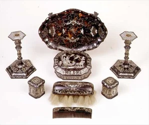 Piqué-Schildkrötenpanzer-Frisiertischset, ca. 1740