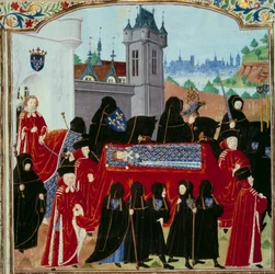 Der Leichnam des verstorbenen Königs Karl VI. wird weggetragen, hinter dem Prozession der neue König Karl VII.