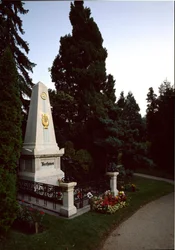 Ansicht des Grabes des deutschen Komponisten Ludwig van Beethoven (1770-1827) auf dem Zentralfriedhof von Wien, Österreich