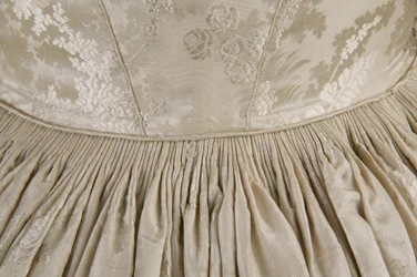 Hochzeitskleid (Rückendetailansicht der Taille)
