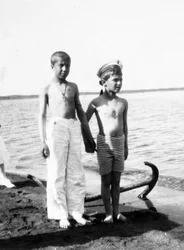 Zarewitsch Alexei beim Spielen am Strand von Liwadija auf der Krim