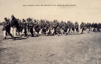 Bir Rashid in Barh el Gazel, Tschad, Französische Kolonialsoldaten auf Patrouille. Postkarte 1910