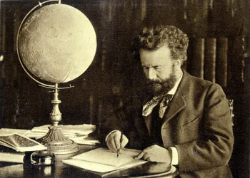 Camille Flammarion an ihrem Arbeitstisch
