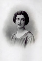 Halbporträt von Prinzessin Jolanda von Savoyen, lächelnd an ihrem Hochzeitstag