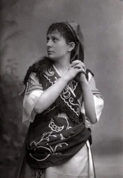 Porträt der Sopranistin Elisabeth Janvier in „Le Tribut de Zamora“ von Charles Gounod im Jahr 1881.