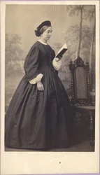 Frau mit einem Buch, ca. 1860