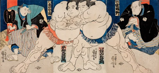 Die Sumo-Ringer Shiranui Dakuemon (Mitte links), Tsurugizan Taniemon (Mitte rechts) mit Schiedsrichter Shikimori Inosuke und sitzendem Richter (links), der ältere (pensionierte) Wrestler Miyagino (rechts)